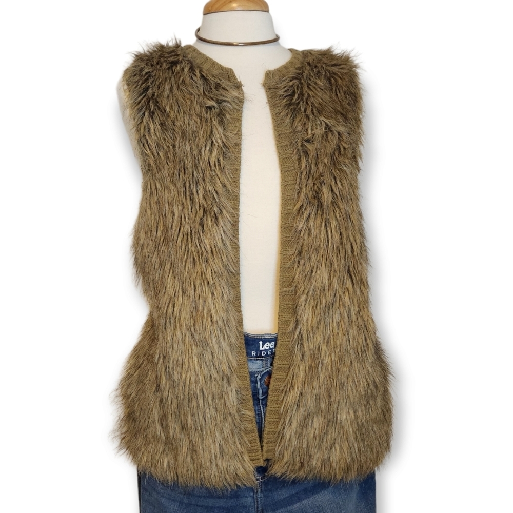 Xhilaration Women's Faux Fur Crochet Medium Vest